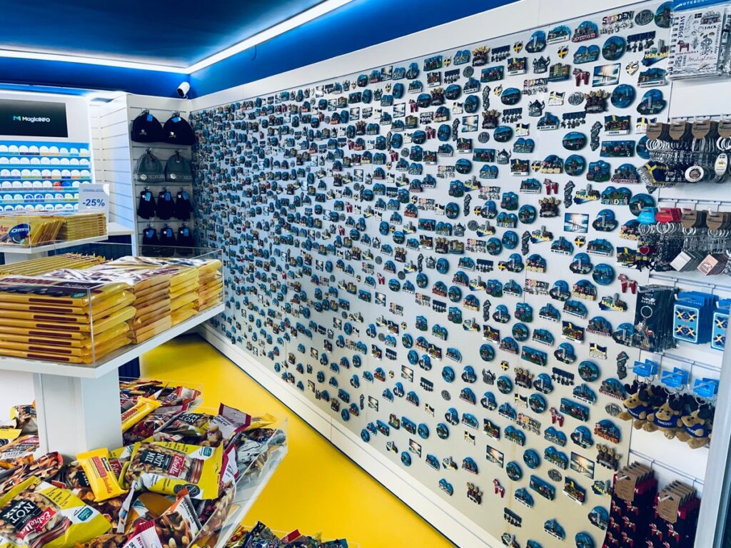 Customer Testimonials About Souvenir & Gift Store By Tre Kronor – Malmö